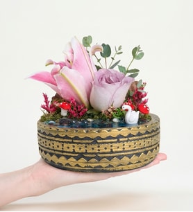 Ring Saksıda Lila Gül ve Pembe Lilyum Teraryum