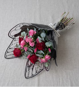 Kelebek Bukette Kırmızı Gül ve Pembe Çardak Güller