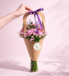 Kraft Taşımalı Bukette Pembe Güller ve Papatyalar