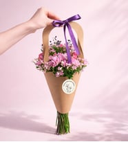Kraft Taşımalı Bukette Pembe Güller ve Papatyalar