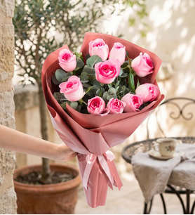 Somon Buket Kağıdında 10'lu Pembe Gül Buketi