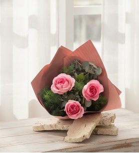 Koyu Somon Bukette Pembe Güller