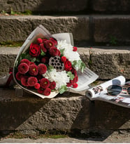 Bordo Top Krizantem ve Kırmızı Çiçek Buketi