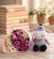 Lila Bukette Gül, Papatya ve Peluş Eşek
