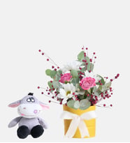 Sarı Kutuda Pembe Gül Papatya ve Peluş eşek