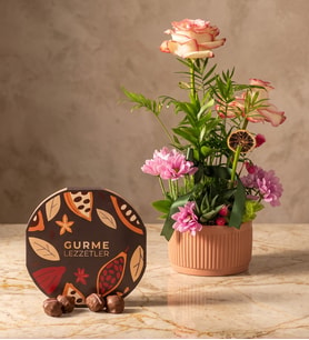 Kiremit Saksıda Güller ve Gurme Lezzetler