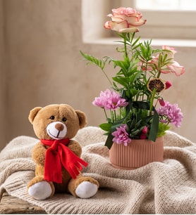 Kiremit Saksıda Güller ve Peluş Ayıcık