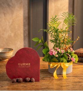 Gri Polimer Saksılı Chamadora ve Gurme Lezzetler