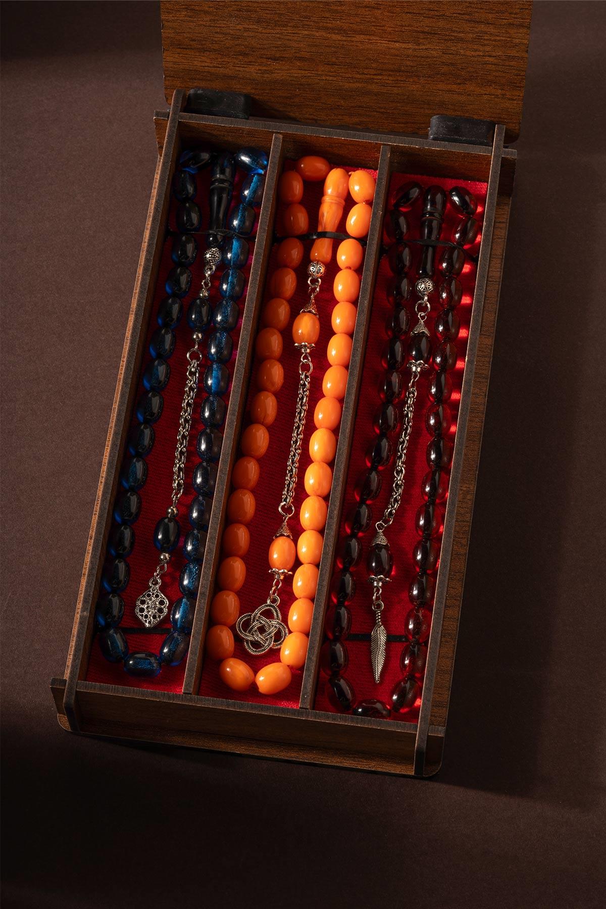 3'lü Ahşap Kutuda Özel Püsküllü Toz Kehribar Tesbih Seti 11x8 mm
