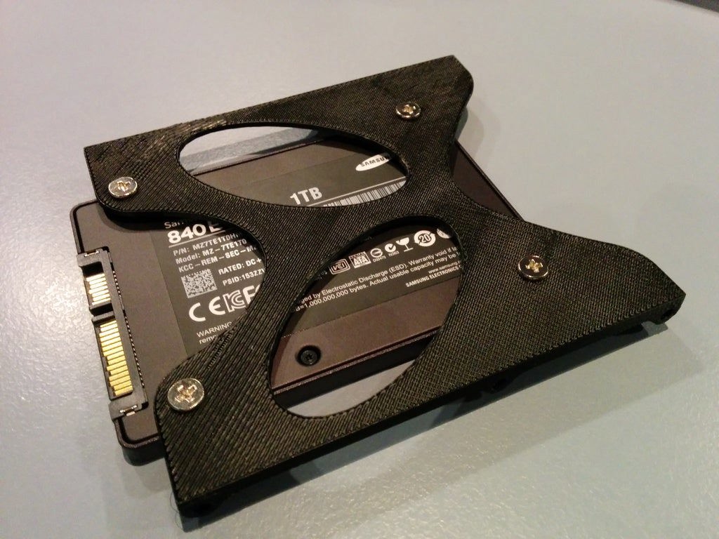 2,5 - 3,5 inç SSD / HDD Adaptörü Çevirici Aparat Tutucu 2,5 - 3,5 inç SSD / HDD Adaptörü Çevirici Aparat Tutucu