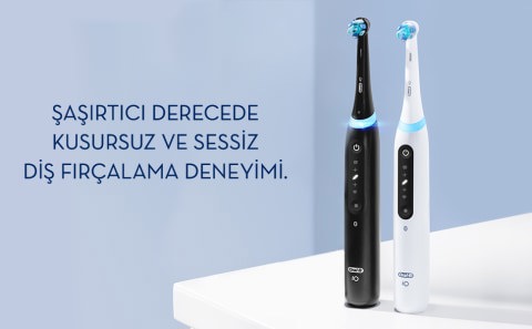 Kusursuz ve sessiz bir fırçalama deneyimi sunan beyaz ve siyah Oral-B iO 5 diş fırçası. Kusursuz ve sessiz bir fırçalama deneyimi sunan beyaz ve siyah Oral-B iO 5 diş fırçası.